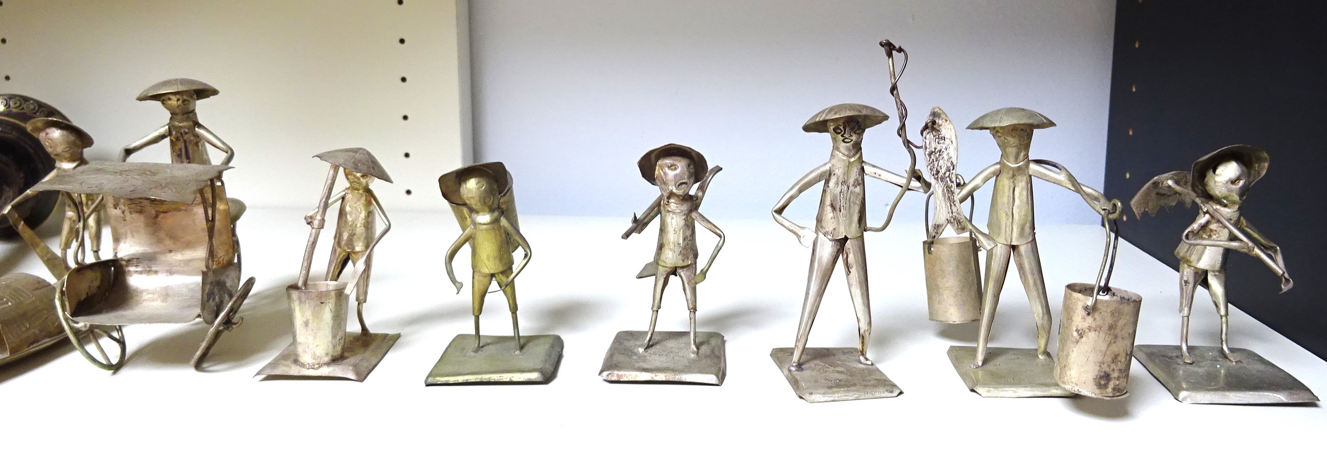 ベトナム　ブリキ人形　各300円